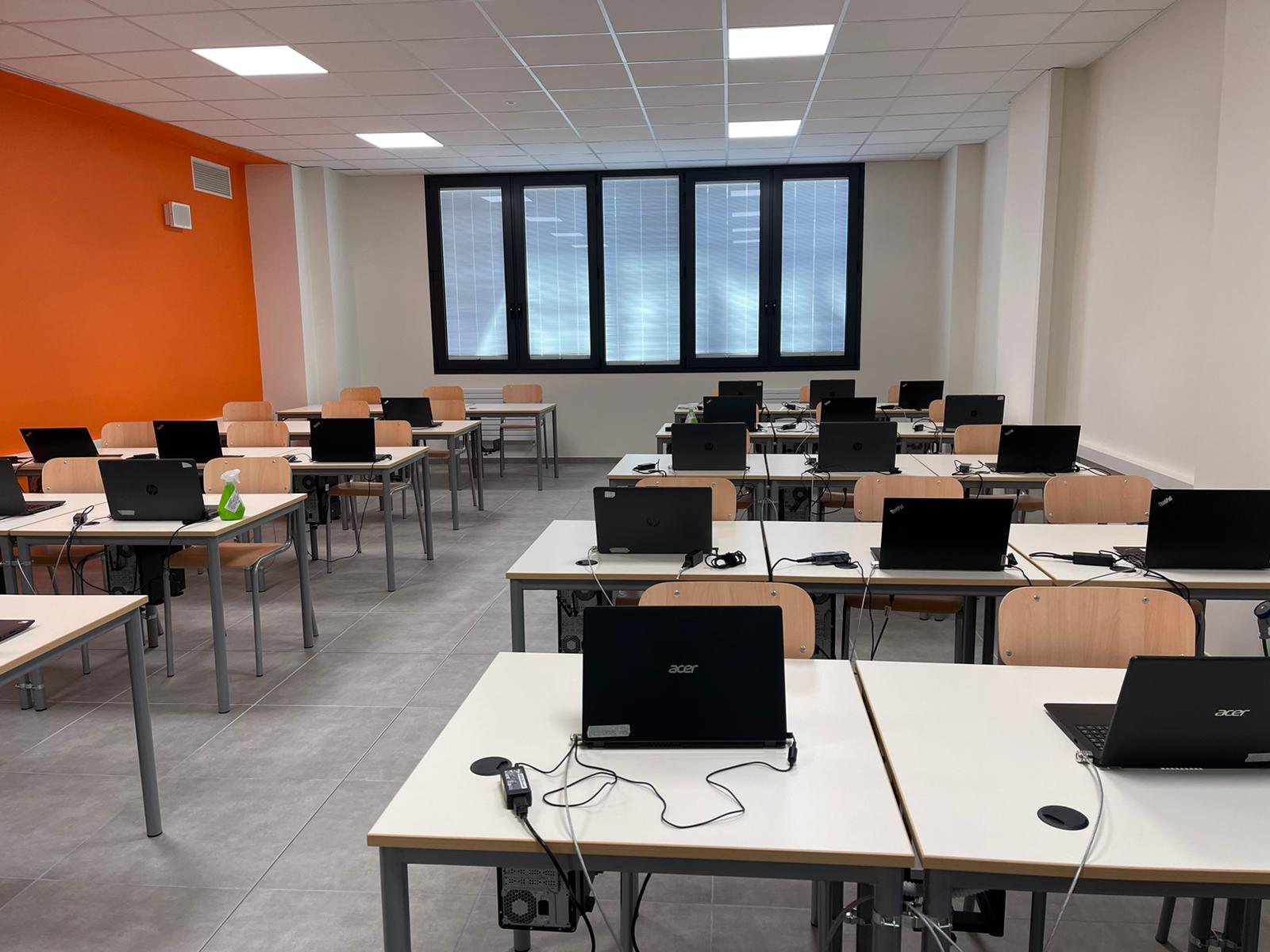 Realizzazione Impianti Elettrici e Meccanici Istituto Selmi e Corni 66